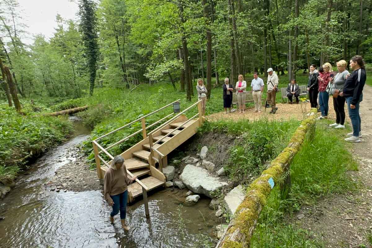Doživite moč Kneippove terapije v objemu Arboretuma Volčji Potok