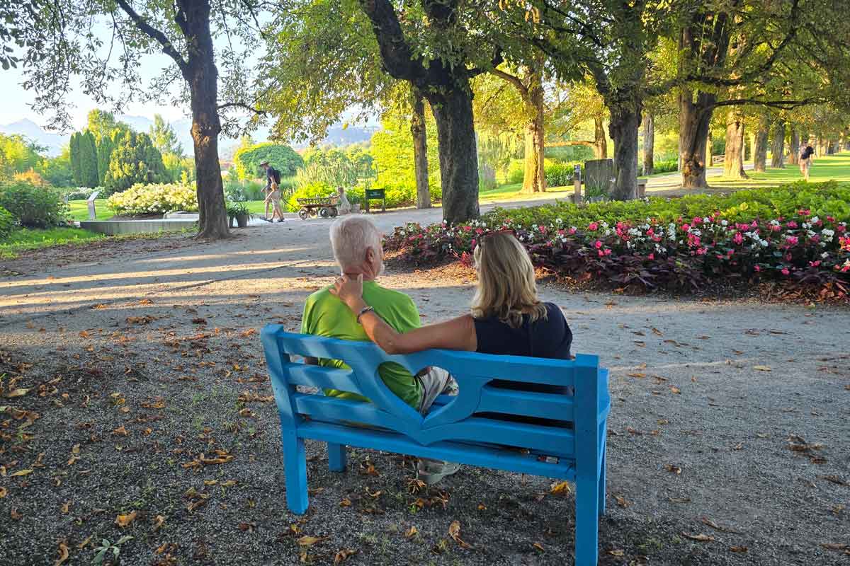 Modra klopca ljubezni in prijaznosti