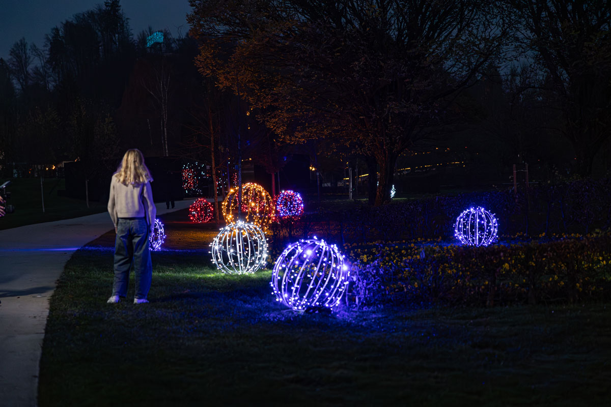 Večerni sprehod med lučkami Večerni sprehod med lučkami