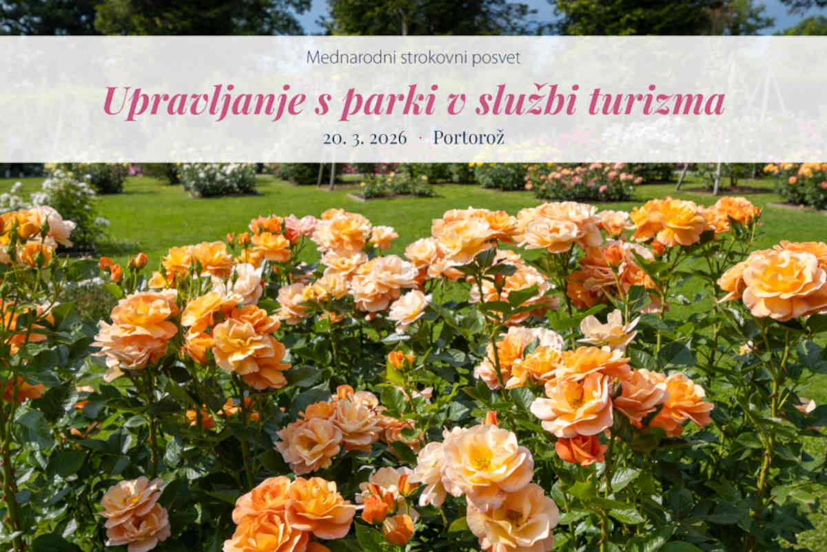 Mednarodni strokovni posvet Upravljanje s parki v službi turizma, 20. 3. 2026, Portorož, naslovni vizual nad rožnim vrtom z oranžnimi vrtnicami.