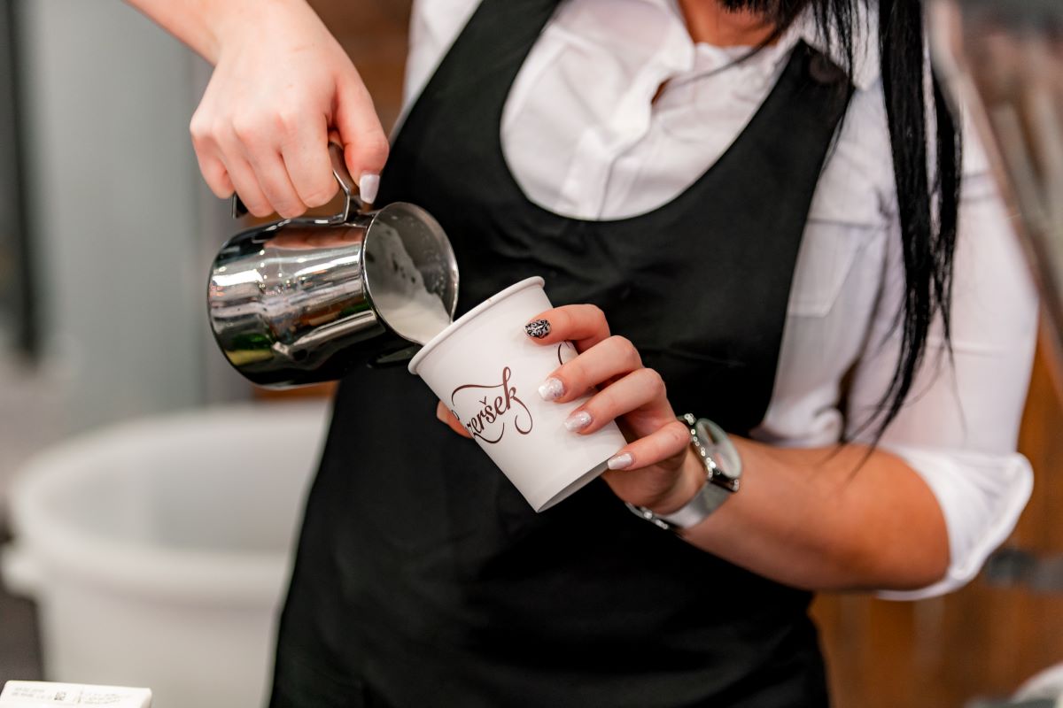 Priprava kave v Jezerškovi ponudbi Priprava kave v Jezerškovi ponudbi