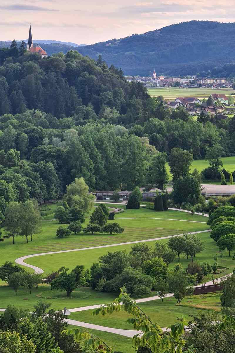 Pogled z razglednega stolpa, foto Mija Jerman Pogled z razglednega stolpa, foto Mija Jerman