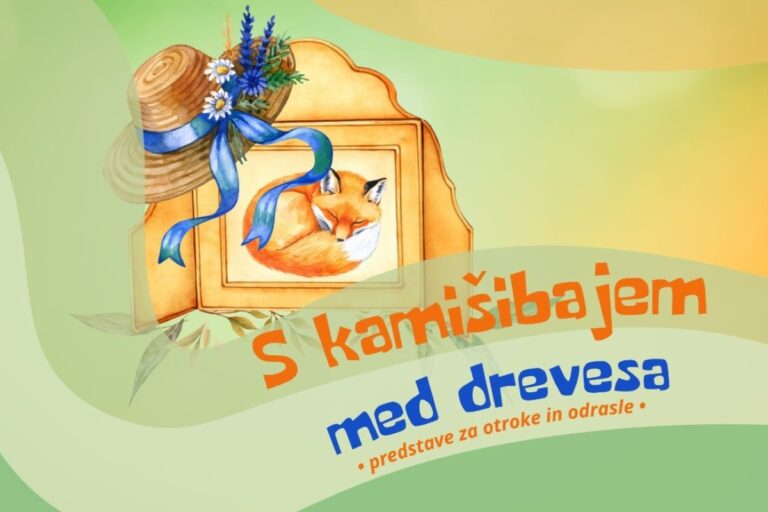 Ilustrirana naslovnica za kamišibajske predstave z odprtim kamišibajskim odrom, spečo lisico, slamnikom s cvetjem ter napisom »S kamišibajem med drevesa – predstave za otroke in odrasle«.