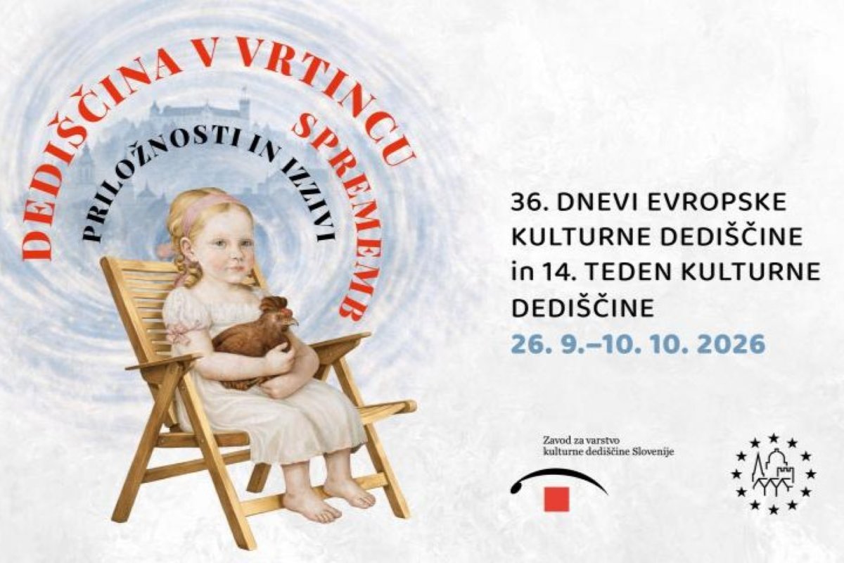 Dnevi evropske kulturne dediščine 2026 Deklica v belem oblačilu sedi na lesenem stolu in v naročju drži kokoš. Ob njej so podatki o 36. Dnevih evropske kulturne dediščine in 14. Tednu kulturne dediščine, ki bosta potekala od 26. septembra do 10. oktobra 2026.